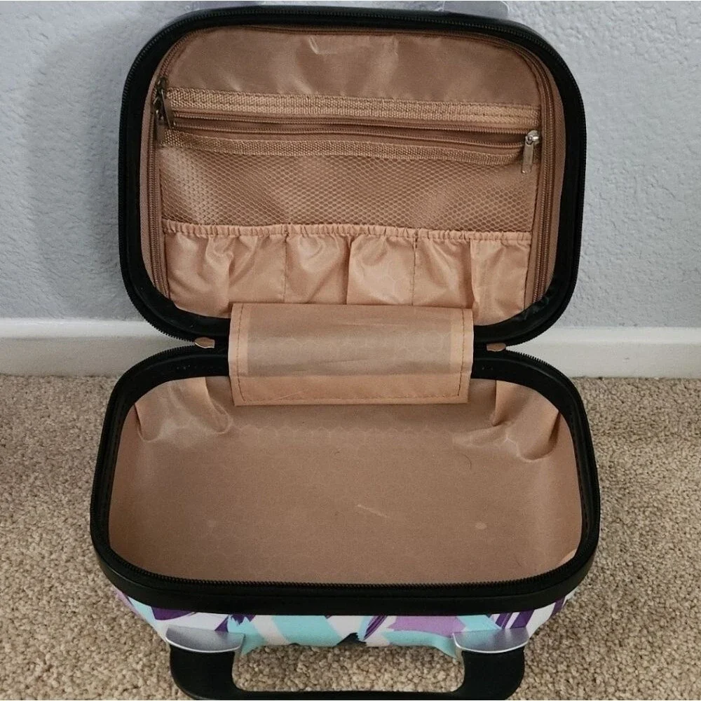 World Traveler Seasons Hardside Beauty Bag